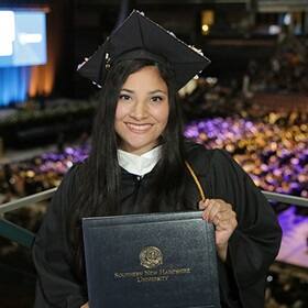 Savannah Martinez,  a 2024 bachelor’s in psychology graduate from SNHU.