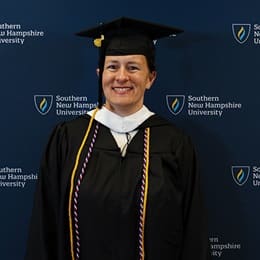 Lisa Rogers, a 2024 SNHU graduate with her bachelor’s in anthropology with a concentration in environmental sustainability.