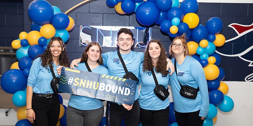 Prospective SNHU students holding a sign that says #SNHUBound